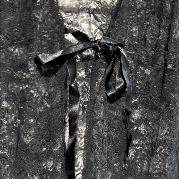 🖤 Exquisite Vintage Victorian Sheer Sexy Black Lace Robe by Victoria's Secret 🖤 - Picture 2 of 16